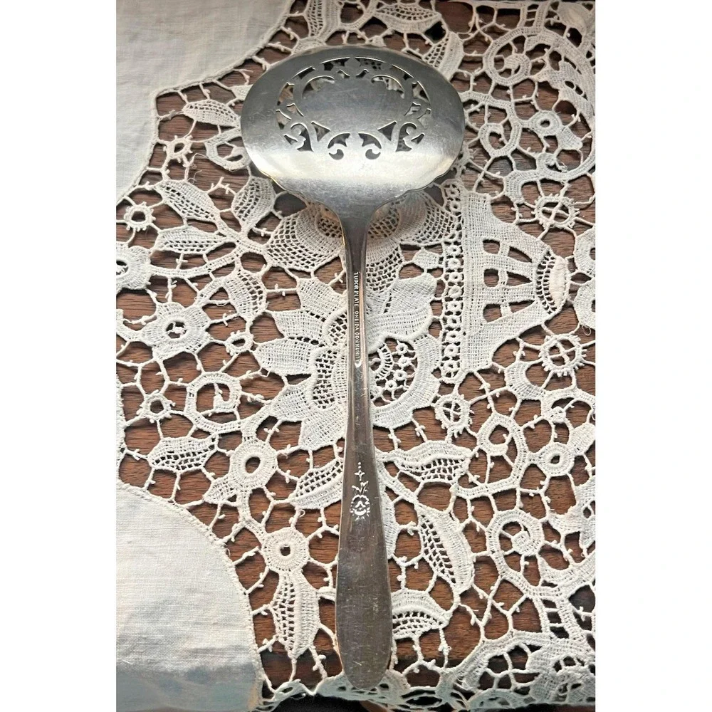 Tomato Server Oneida Community Fantasy 1941 Tudor Silverplate Vintage Utensil